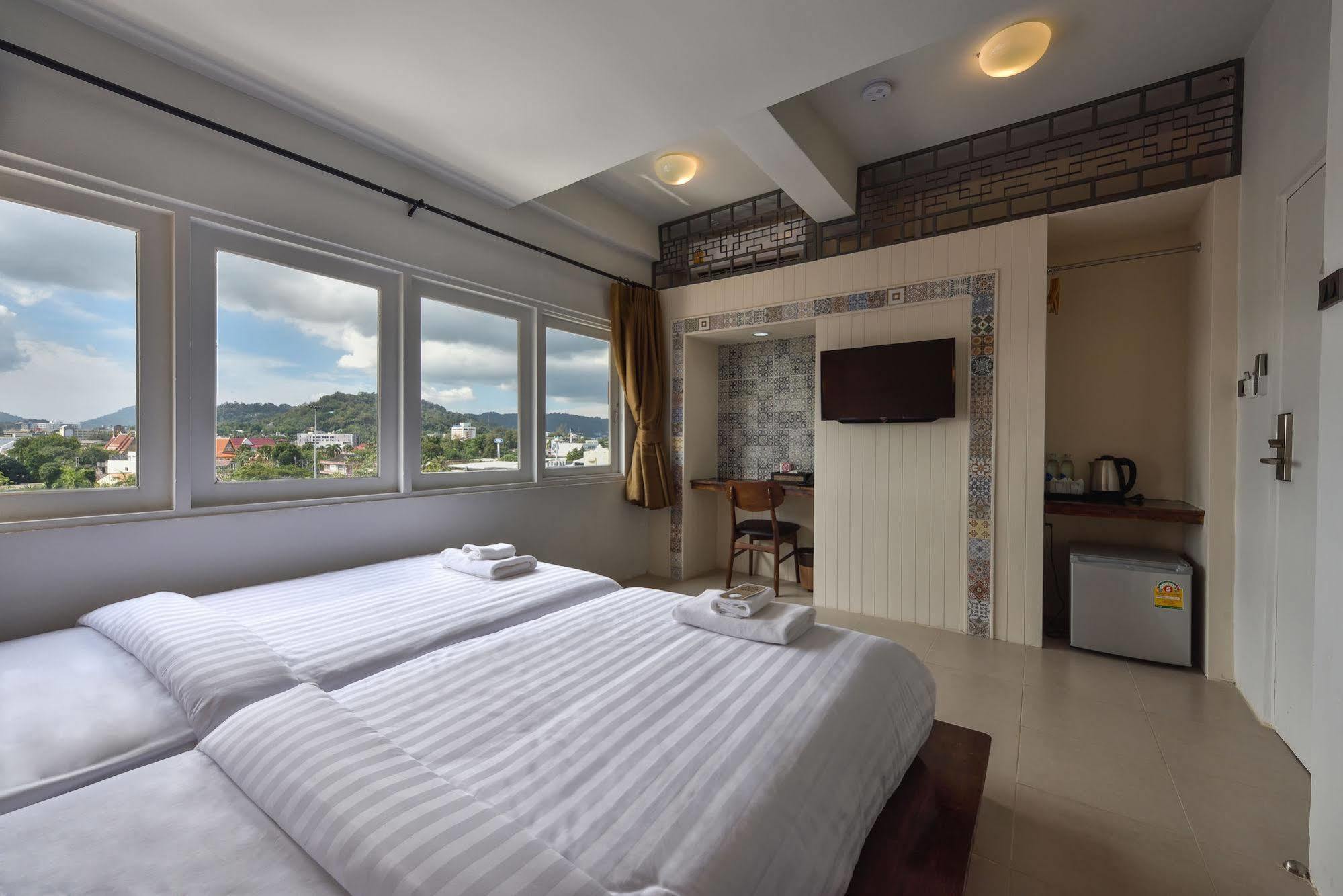 Hotel October Пхукет Экстерьер фото