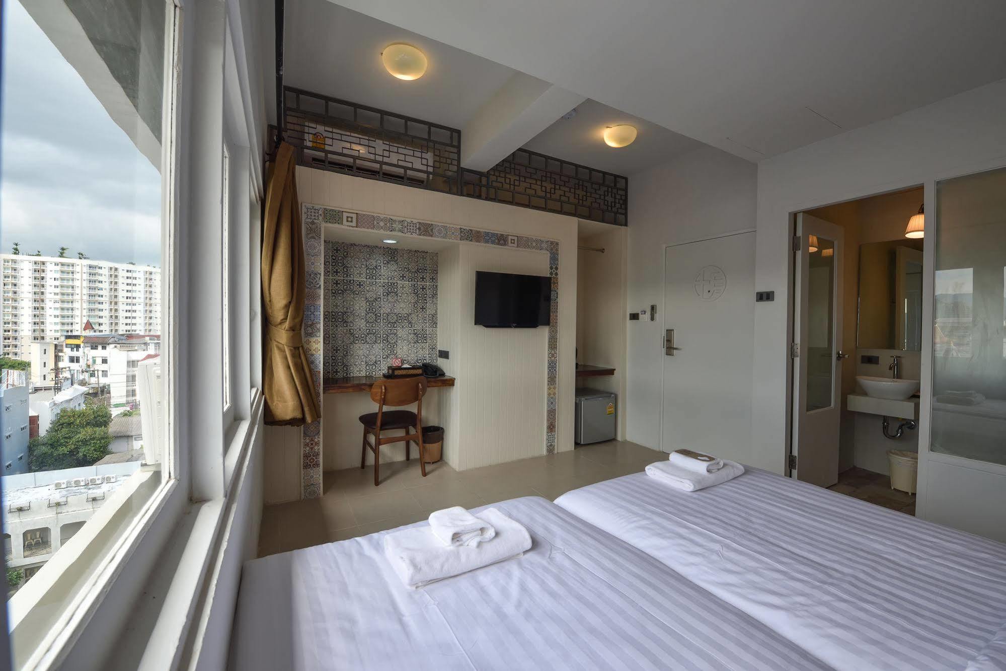 Hotel October Пхукет Экстерьер фото