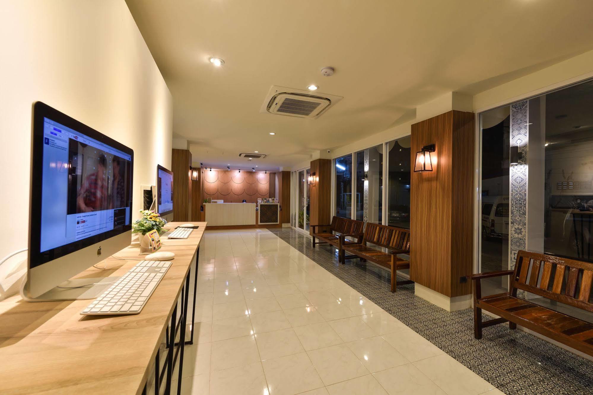 Hotel October Пхукет Экстерьер фото