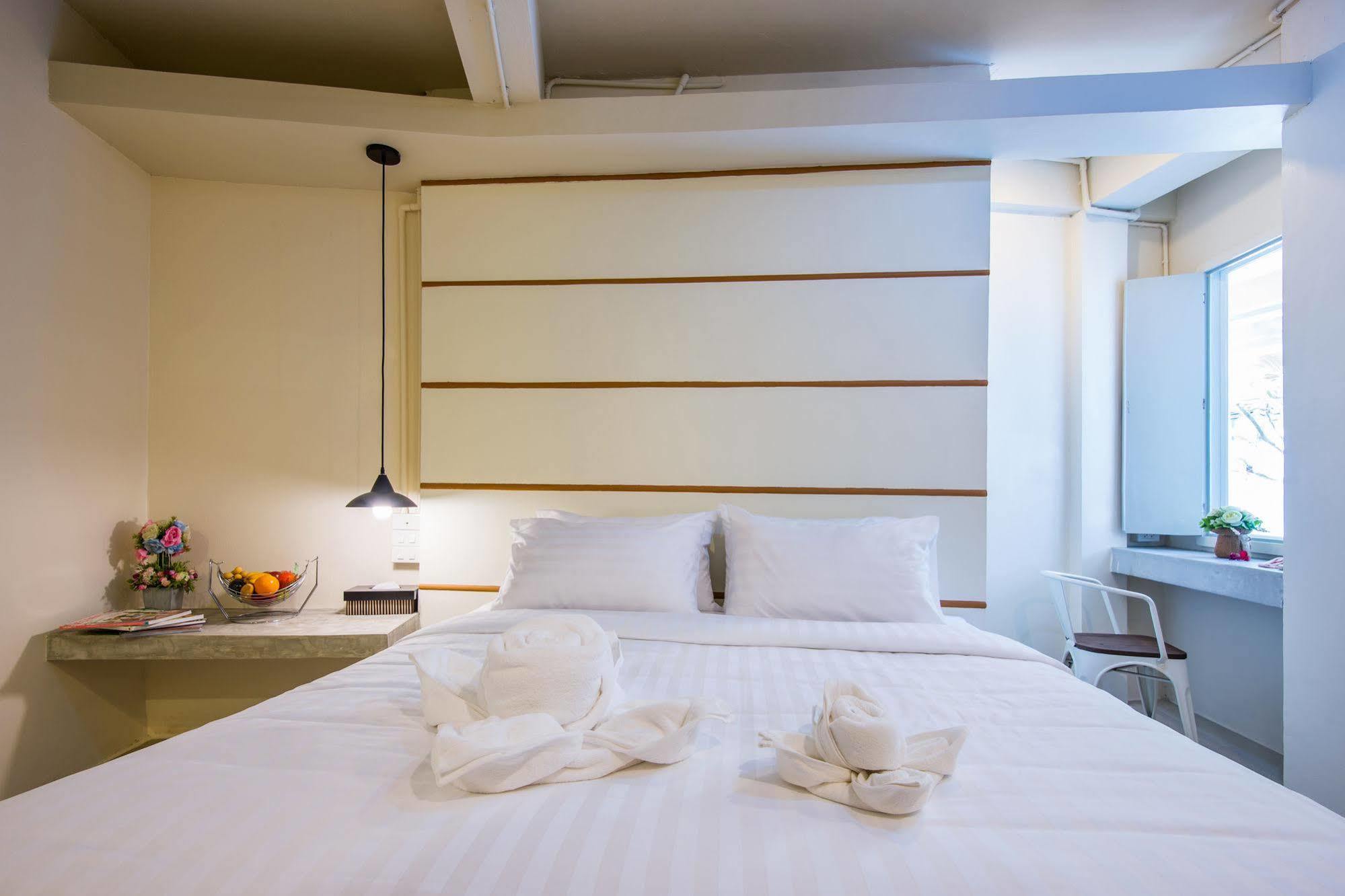 Hotel October Пхукет Экстерьер фото